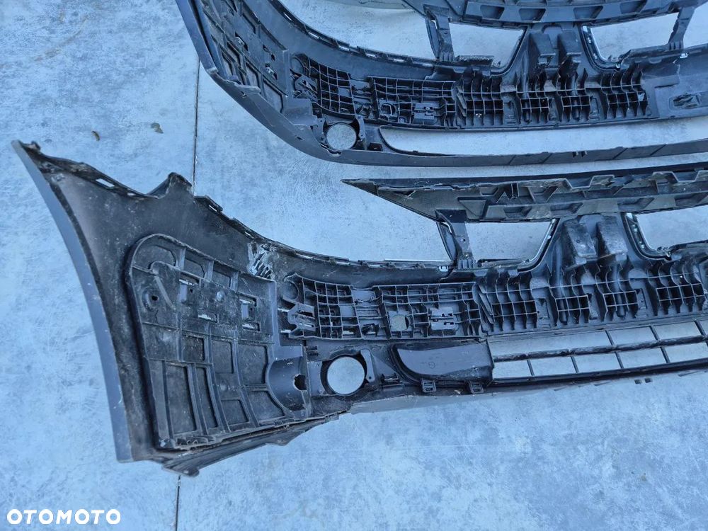 ZDERZAK PRZÓD TYŁ LAGUNA I - 40