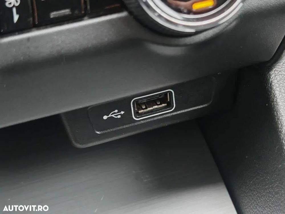 Skoda Octavia 1.6 TDI DSG Ambition - 19