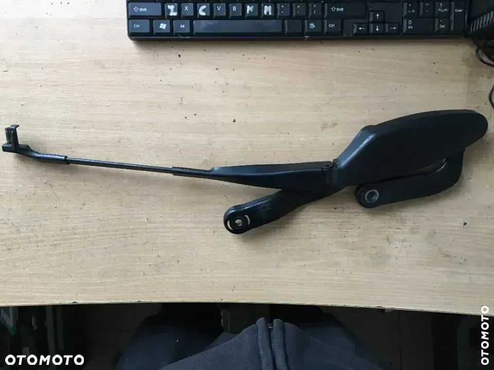 Ramię wycieraczki przód Mercedes W211 A21182440049 - 1