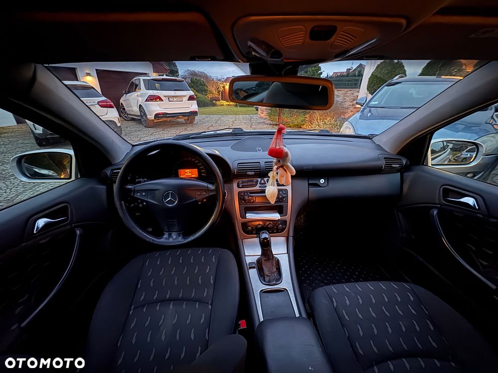 Mercedes-Benz Klasa C 200 Kompressor Sportcoupe - 15