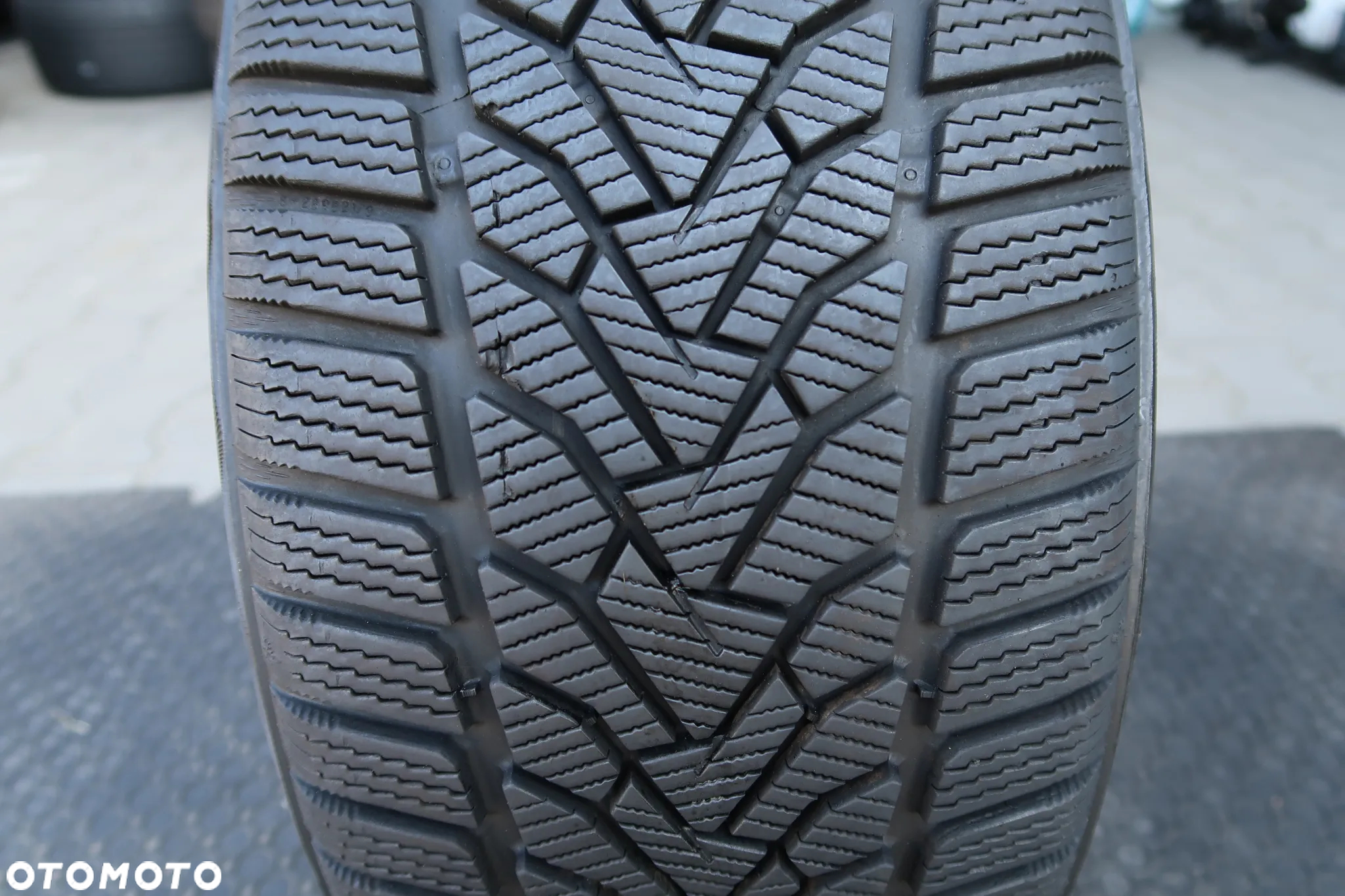 225/40r18 Uniroyal winter expert 225/40/18 - 2
