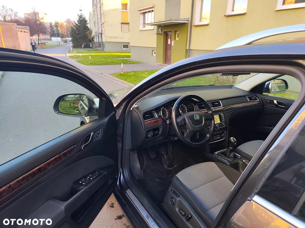 Skoda Superb 2.0 TDI DPF Exclusive - 20