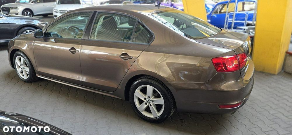 Volkswagen Jetta - 6