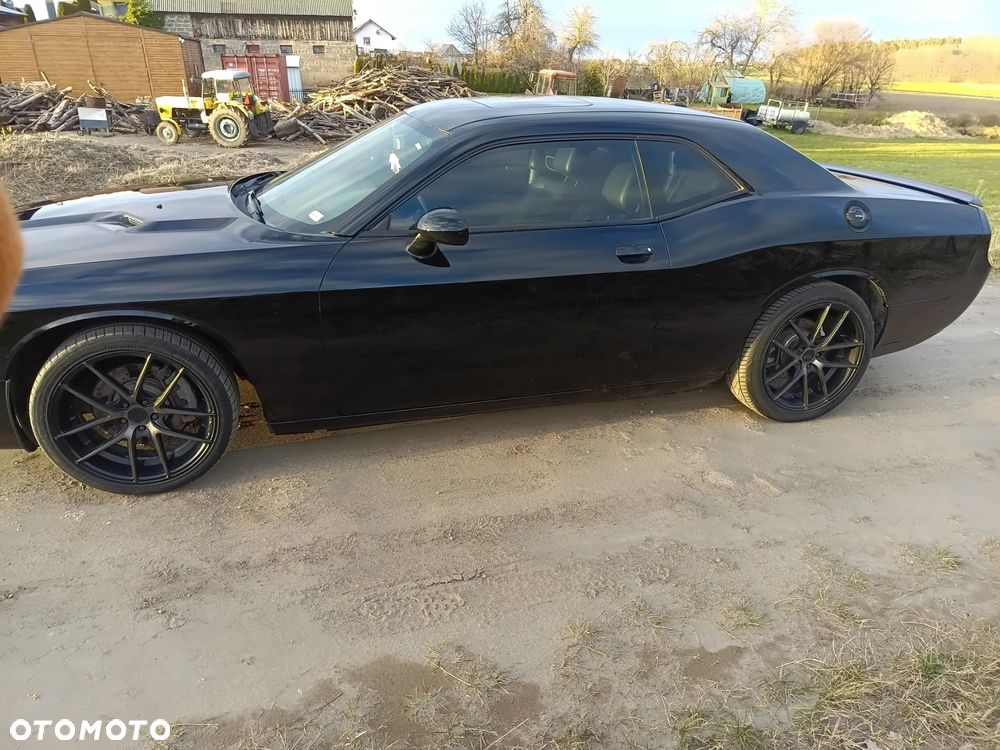 Dodge Challenger - 8