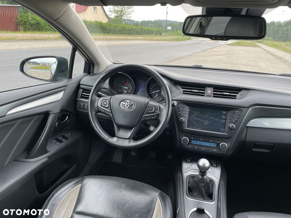Toyota Avensis - 13