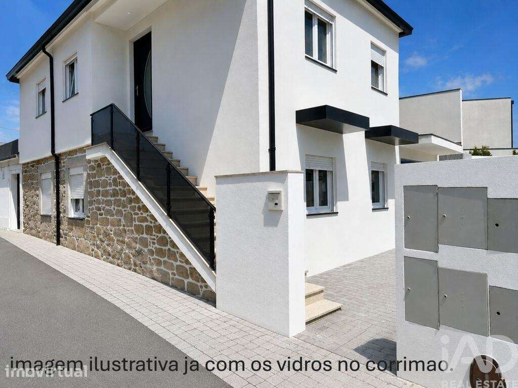 Andar de moradia T3 em Arcozelo de 80 m2 - Grande imagem: 2/22