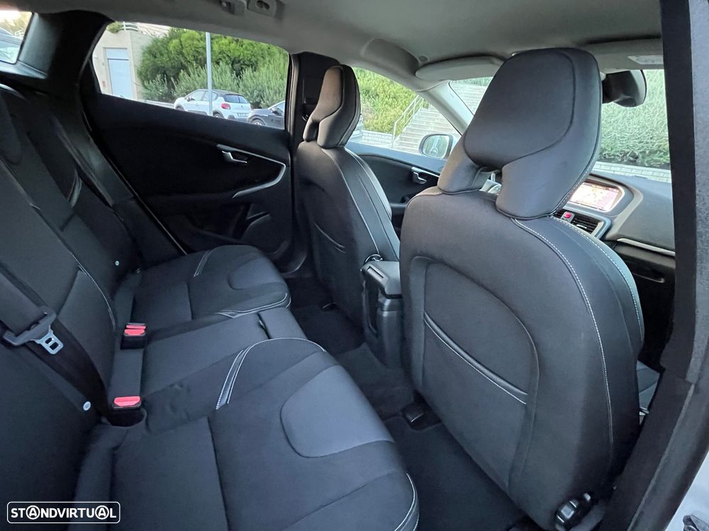 Volvo V40 2.0 D3 Momentum - 23