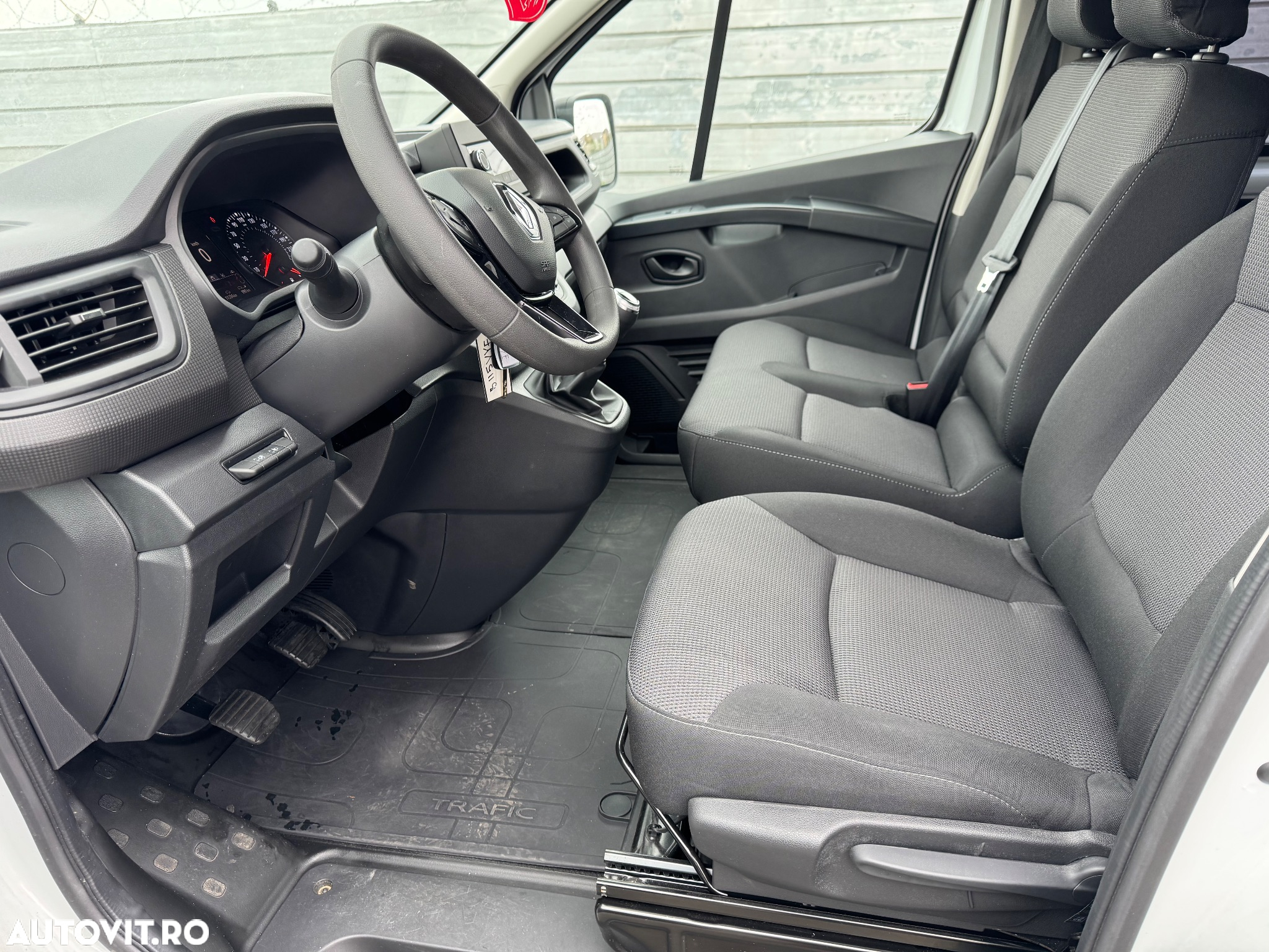 Renault Trafic Combi 2.0 Blue dCi 110 S&S L2 8+1 Life - 10