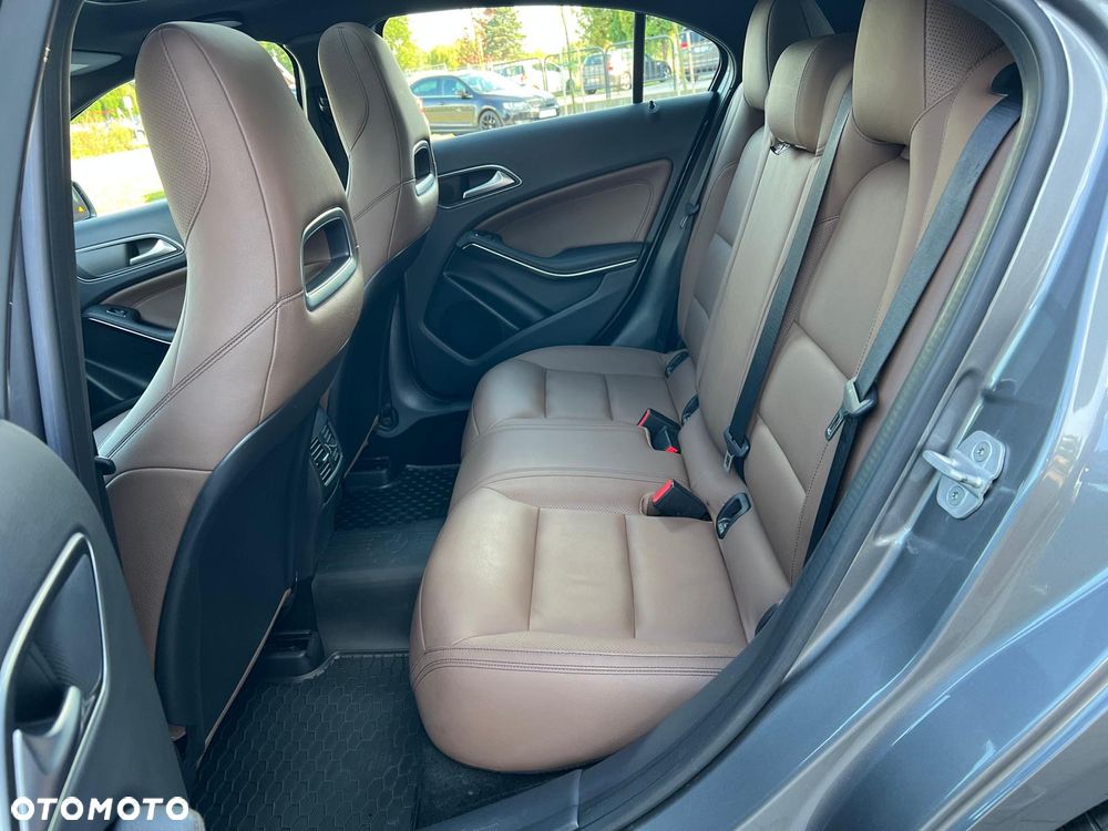 Mercedes-Benz Klasa A 250 4Matic 7G-DCT - 28