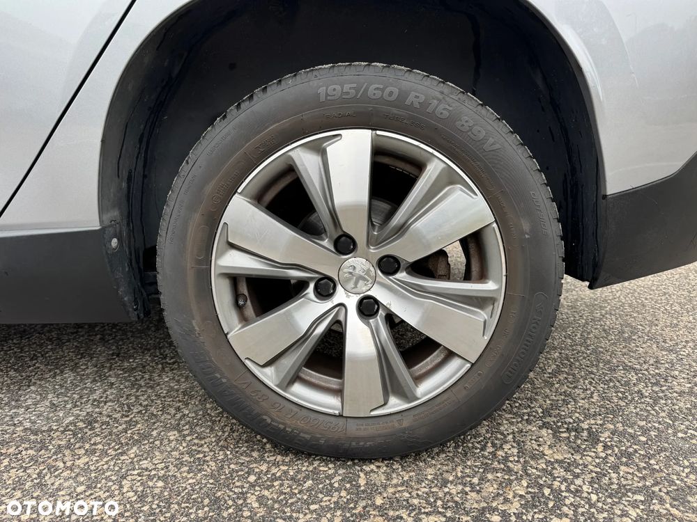 Peugeot 2008 1.2 Pure Tech Style S&S - 29
