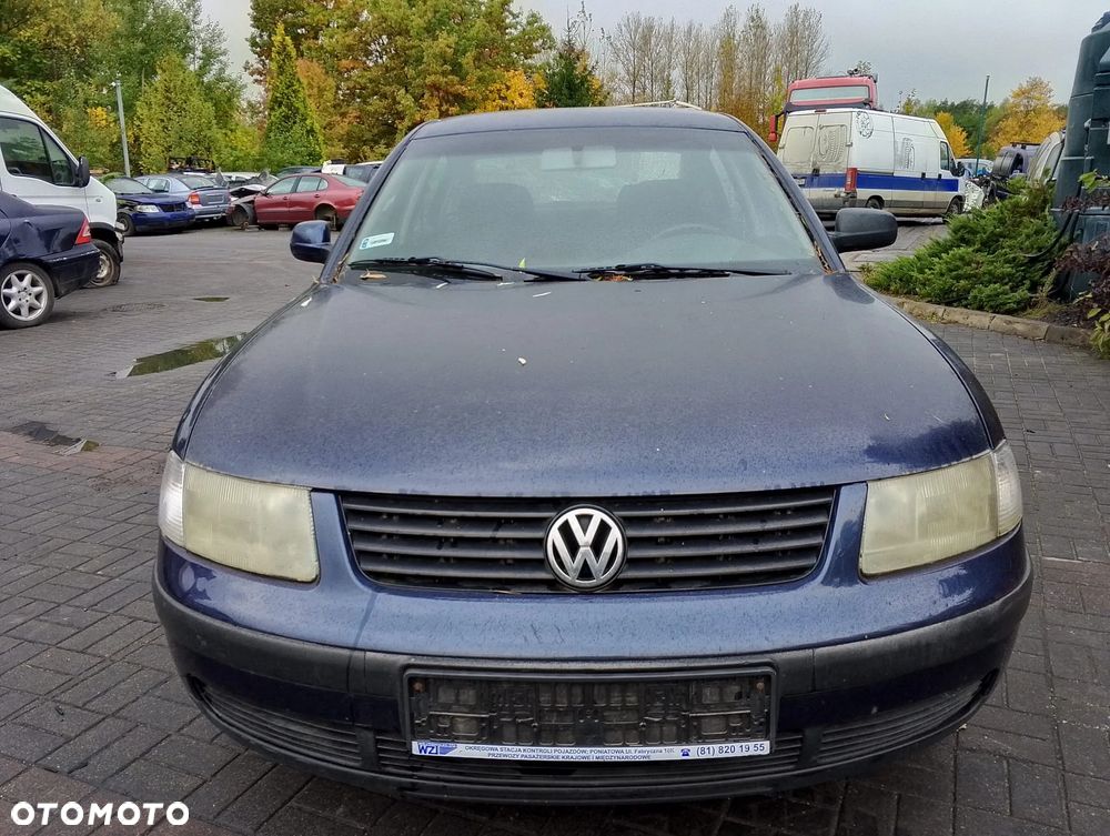 Volkswagen Passat B5 (97-00.) 1.6 B 100KM. Silnik AHL (ADP, ANA, ARM) Skrzynia DWG lakier LN5Y.Cały na części. GWARANCJA !!!  Przód Tył Zestaw Komplet Drzwi Klapa Zderzak Błotnik Maska Grill Atrapa Szyba Pas Lampa Lusterko Boczki Fotel Kanapa Kokpit Deska Rozdzielcza Przełącznik Włącznik Sterownik Przewody Wiązka Instalacja Moduł Komputer Czujnik Listwa Pompa Alternator Wtryski Głowica Rozrusznik Kompresor Sprzęgło Dwumas Silnik Skrzynia ABS Klimatyzacji Paliwa Wspomagania Kolektor Turbina Przepustnica Zawór Chłodnica Koło Hak Belka Sanki Zawieszenie Mcpherson Półoś Amortyzator Wydech Tłumik Zacisk Most - 2