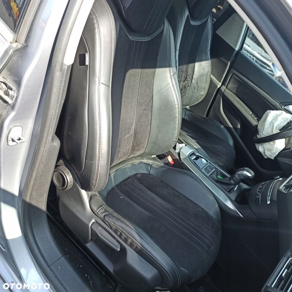 Peugeot 308 SW Fotele półskóry komplet KCAC