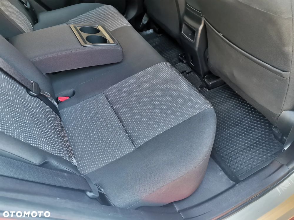 Toyota Auris 1.6 Dynamic - 17