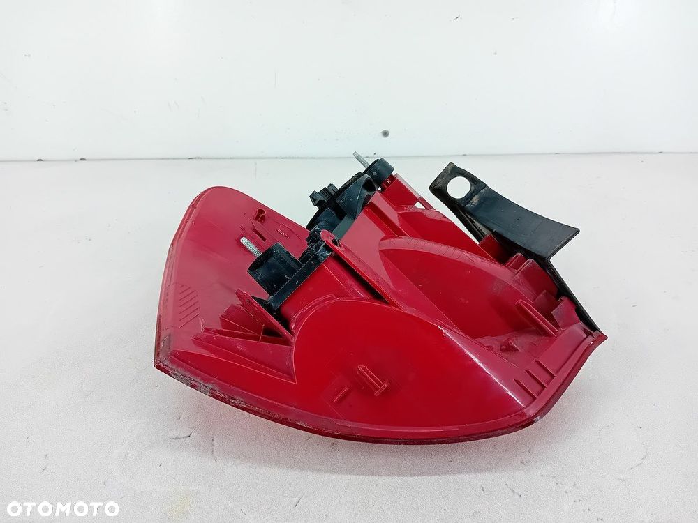 LAMPA TYLNA PRAWA CITROEN C5 III 9681063680-02 VP8X7X-13404-AX SEDAN - 2