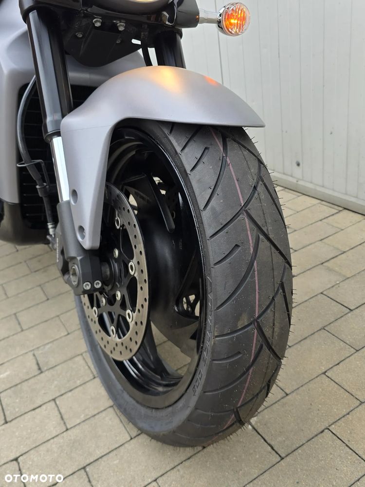 Suzuki Boulevard - 11