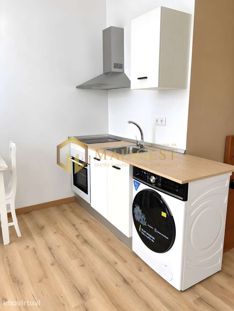 T0 Remodelado e Mobilado no Centro de São Mamede de Infesta - Grande imagem: 5/14