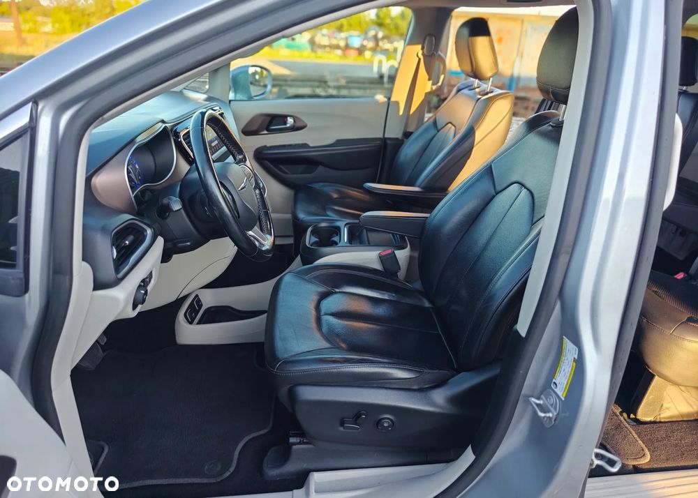 Chrysler Pacifica - 13