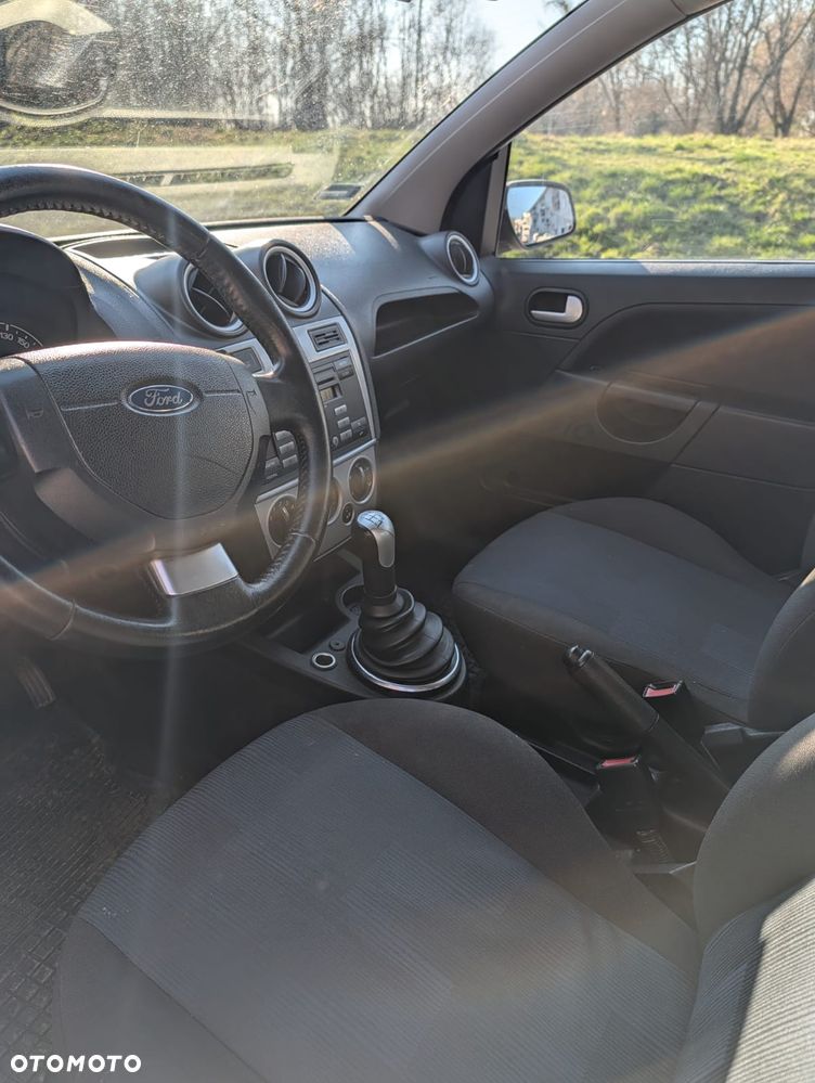Ford Fiesta 1.4 Ghia - 9