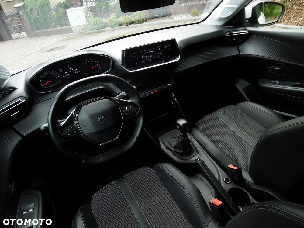 Peugeot 208 - 30