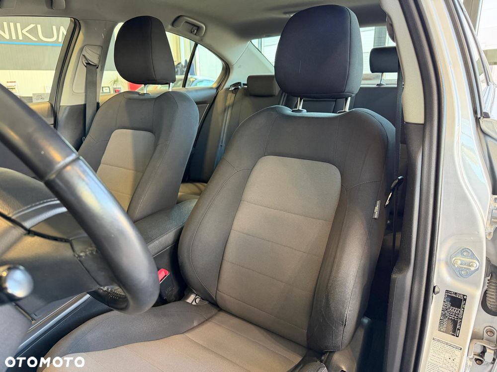 Toyota Avensis 1.8 Premium MS - 10