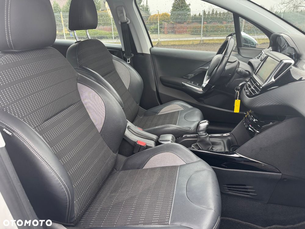 Peugeot 2008 1.2 Pure Tech GPF Allure S&S - 22