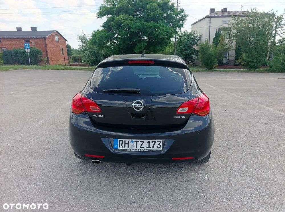 Opel Astra 1.4 Turbo 150 Jahre - 10