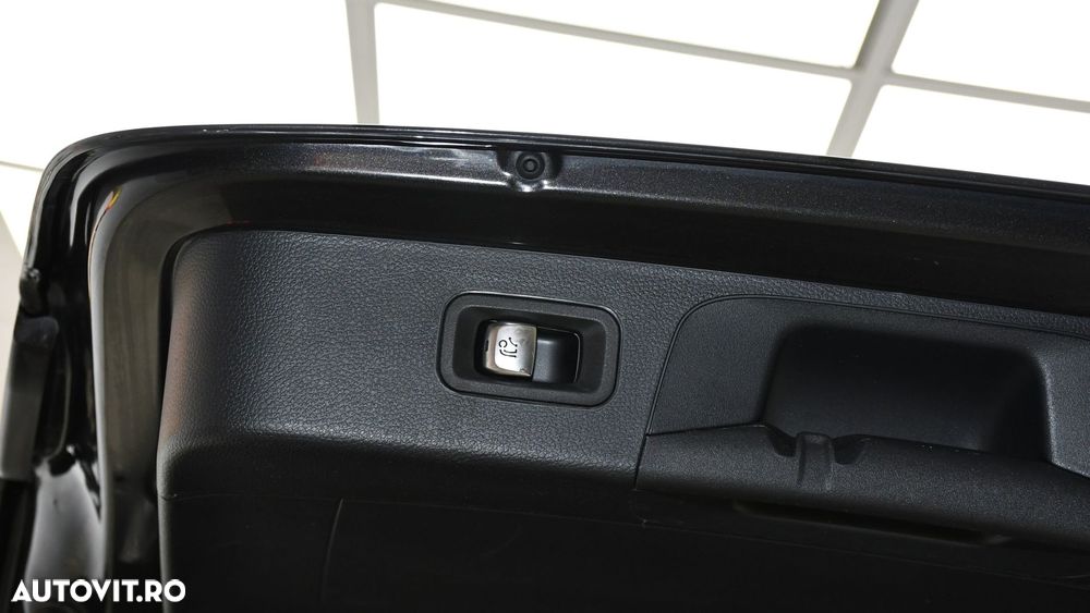 Mercedes-Benz GLC 300 e 4Matic 9G-TRONIC AMG Line - 15