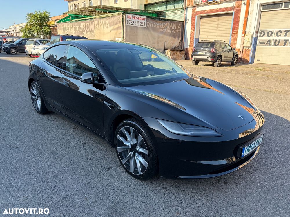 Tesla Model 3 - 3