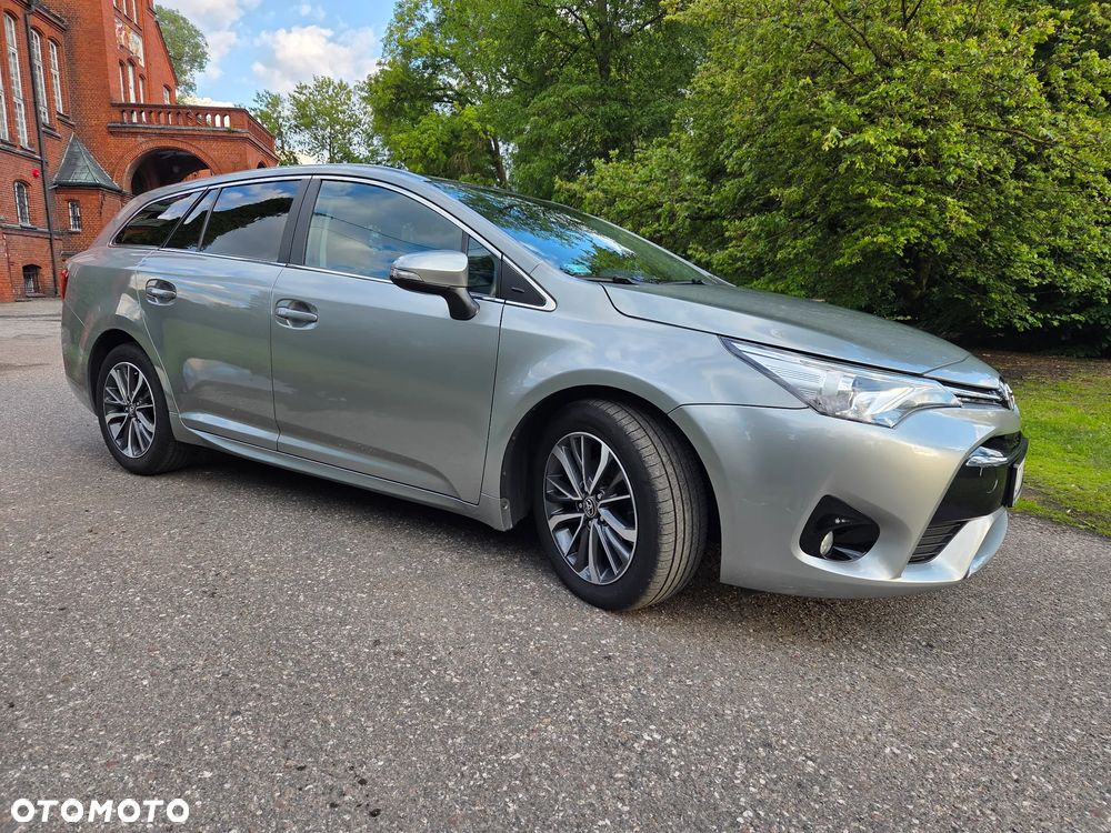 Toyota Avensis 1.6 D-4D Prestige - 2