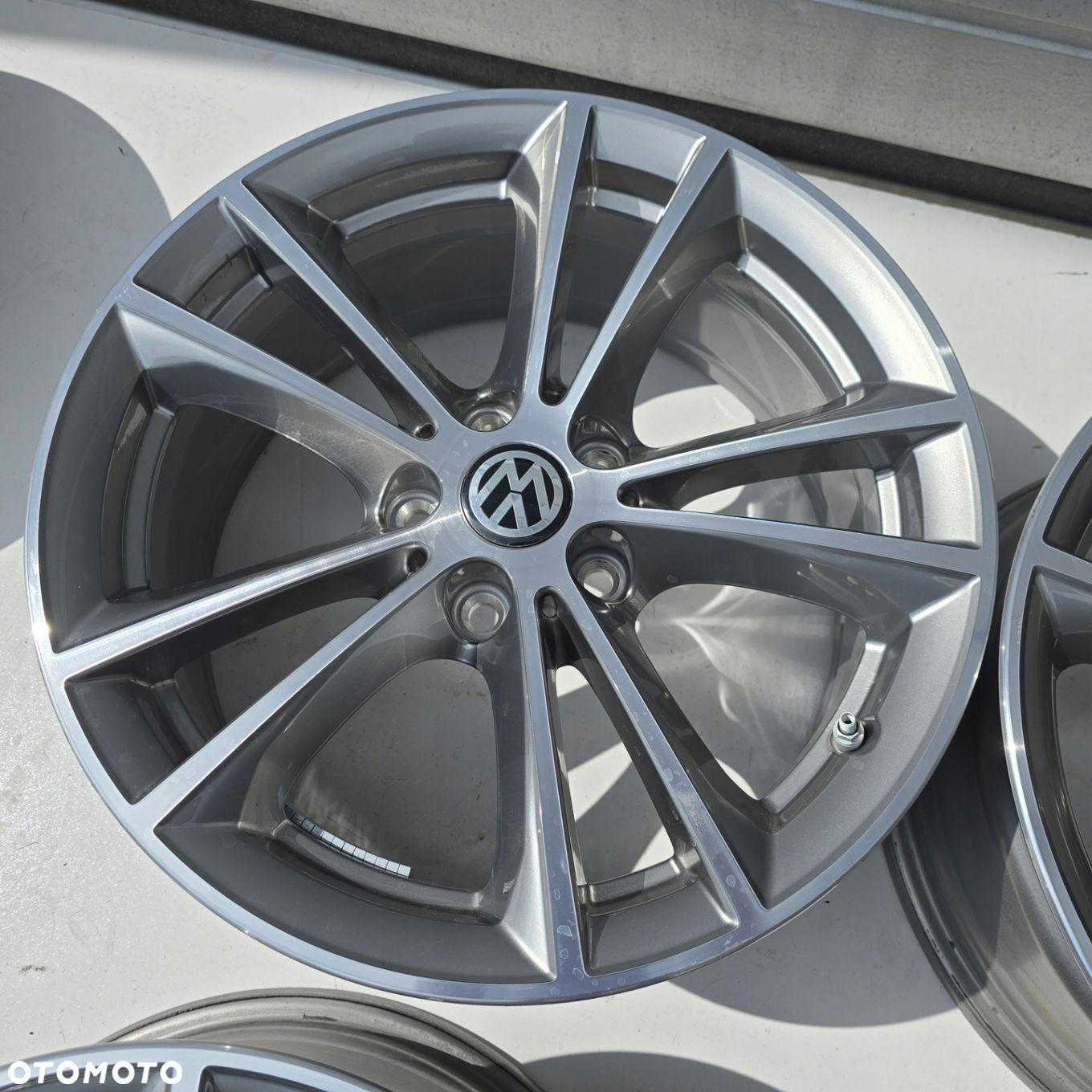 VW PASSAT B7 B8 CC TIGUAN I II ARTEON SHARAN 17 ET27 5x112 4X - 6