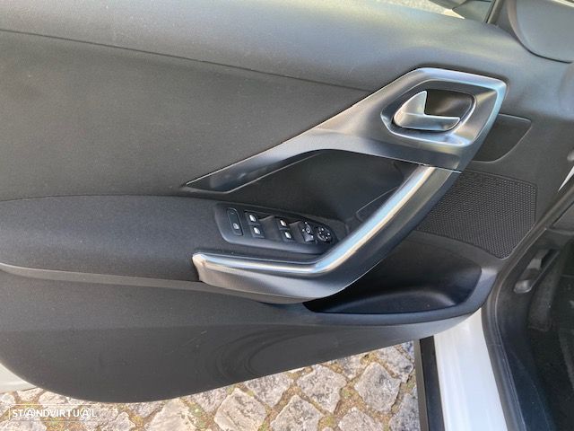Peugeot 2008 1.2 VTi Allure - 8