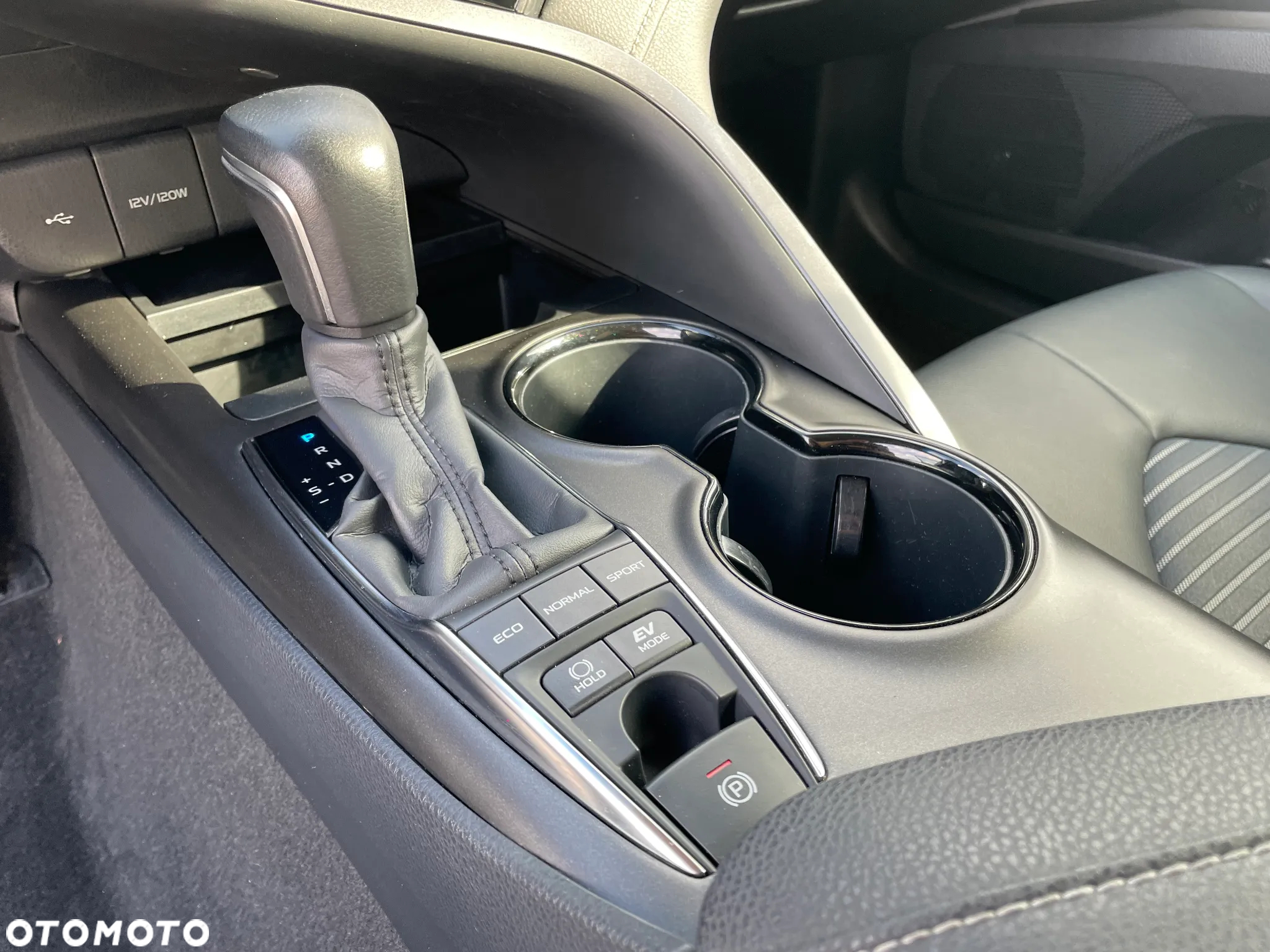 Toyota Camry 2.5 Hybrid Prestige CVT - 36