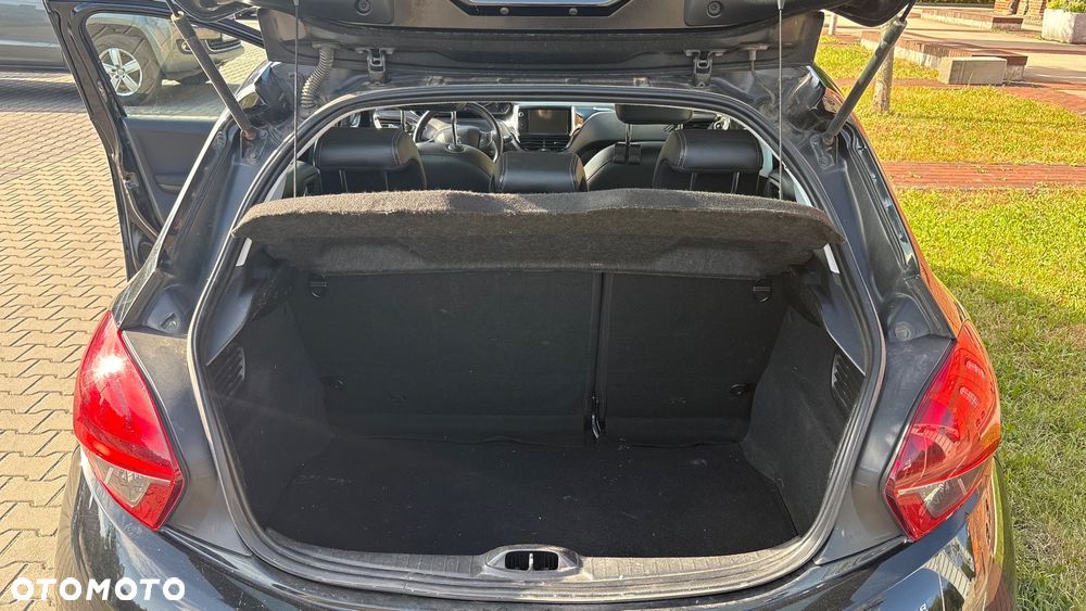 Peugeot 208 - 17