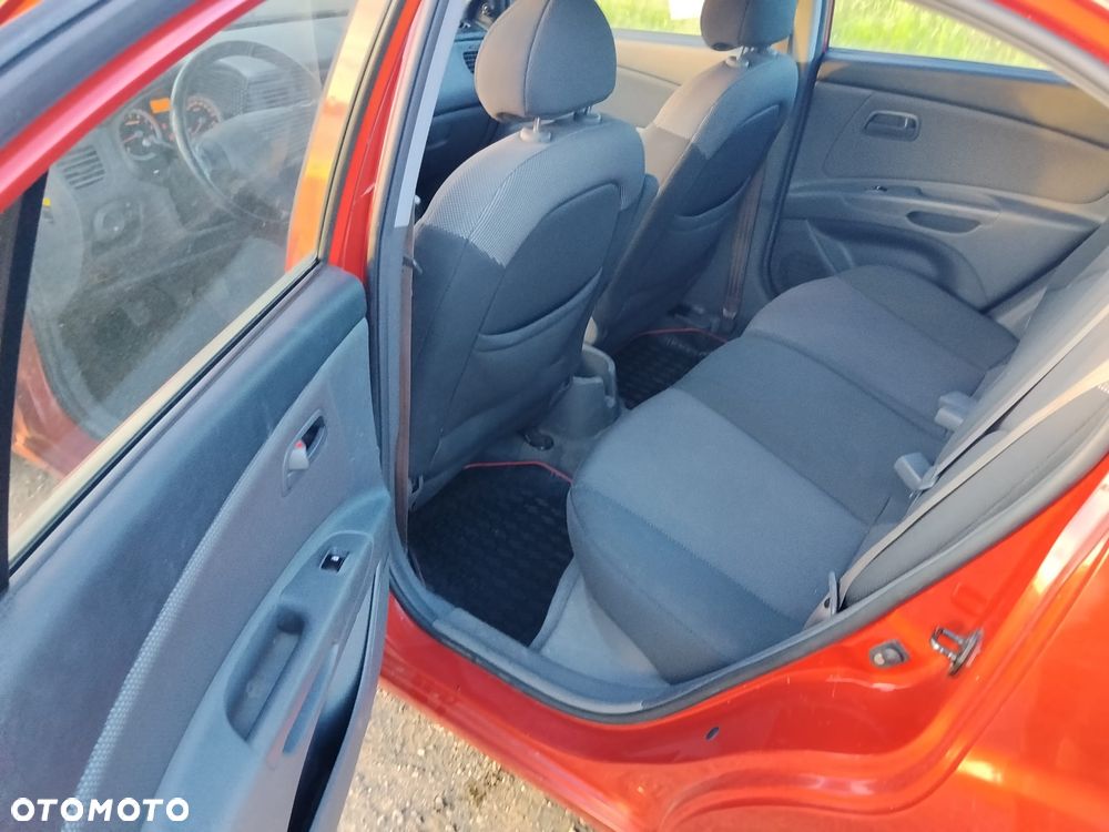 Kia Rio 1.4 EX Basis - 8
