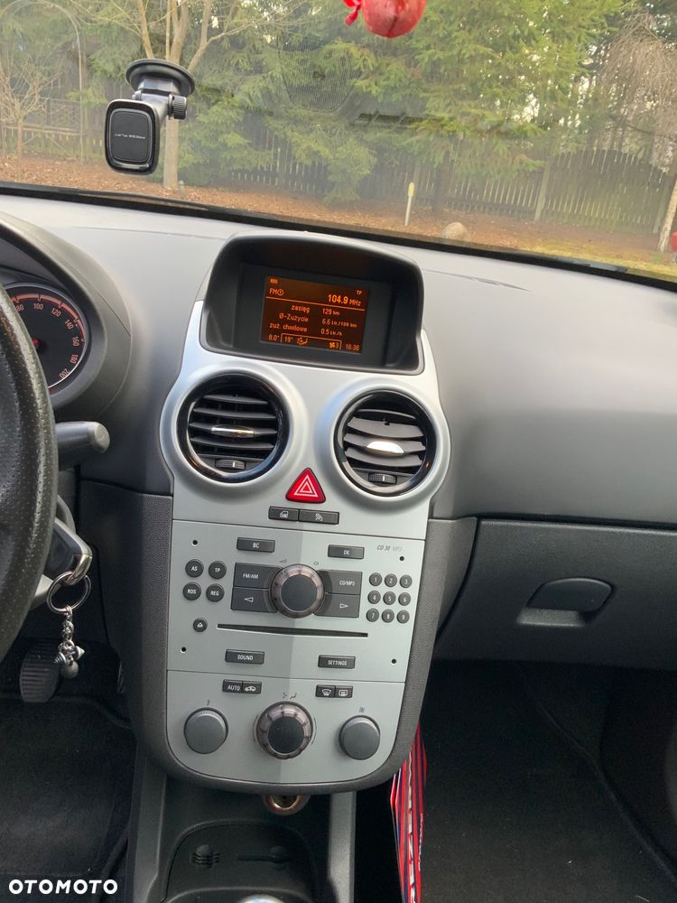 Opel Corsa 1.4 16V Cosmo - 10