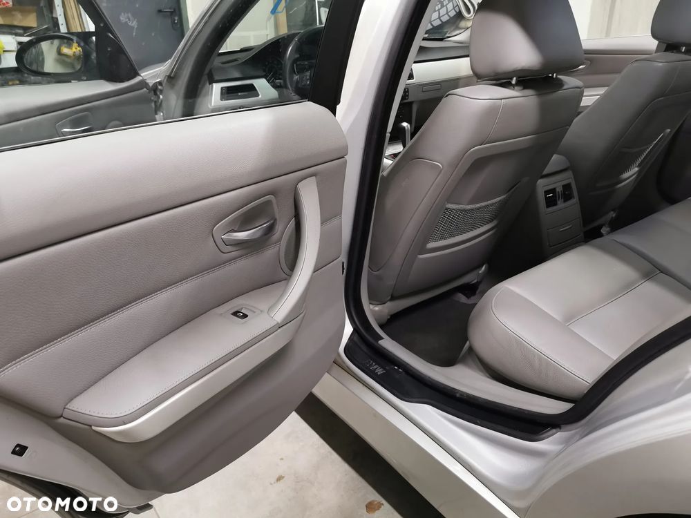 BMW Seria 3 330xi - 12