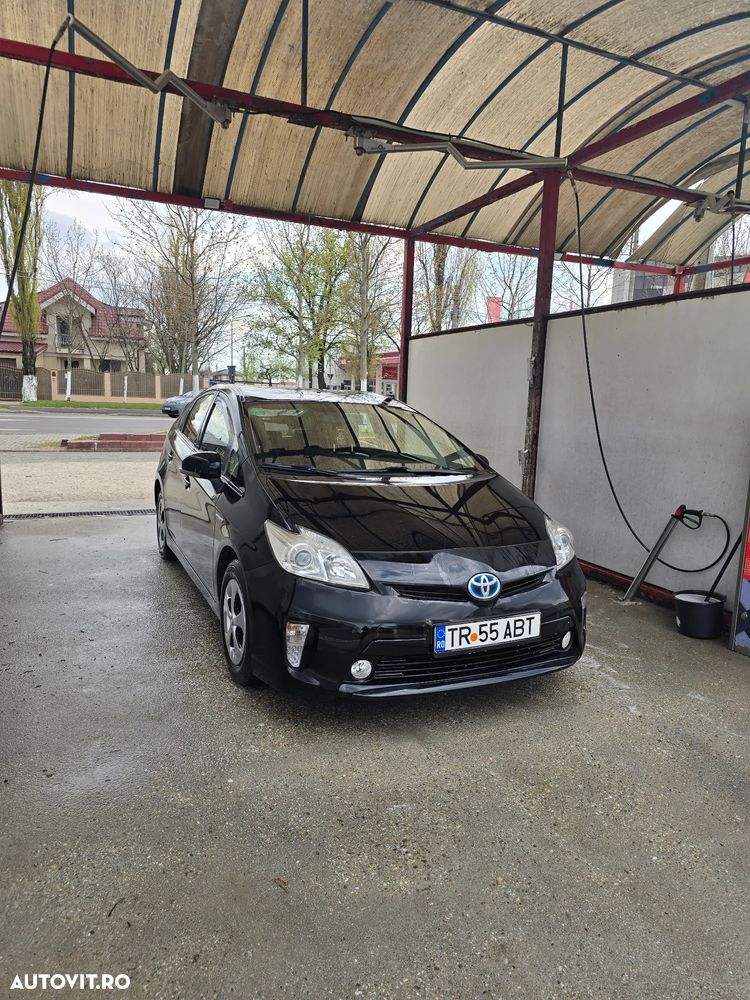 Toyota Prius (Hybrid) - 1