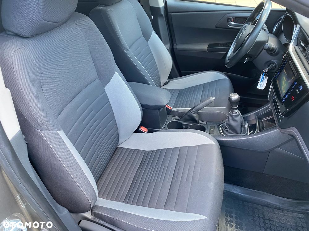 Toyota Auris 1.6 Premium - 23