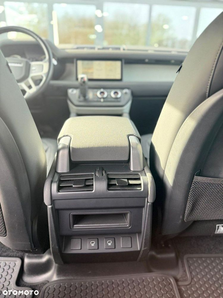 Land Rover Defender - 15