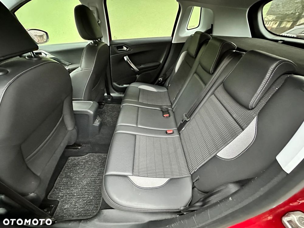 Peugeot 2008 1.2 Pure Tech GPF Allure S&S EAT6 - 13