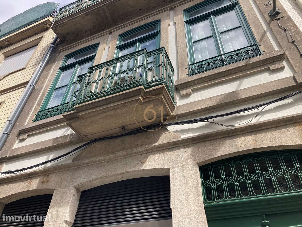 Apartamento T0 situado na baixa do Porto, na Rua de Sto Ildefonso, com - Grande imagem: 2/32