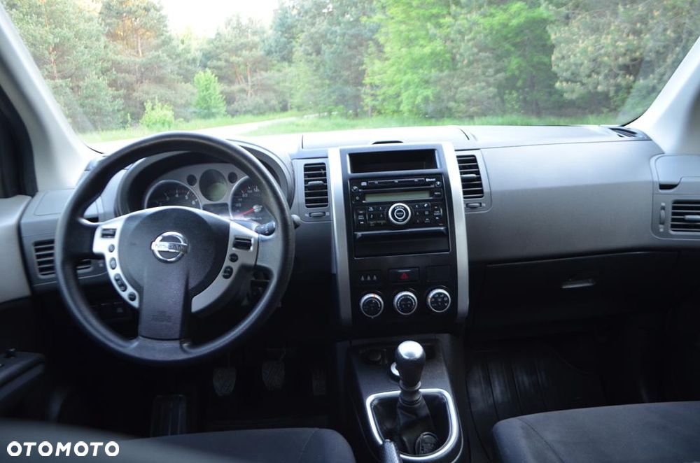 Nissan X-Trail 2.0 SE - 29