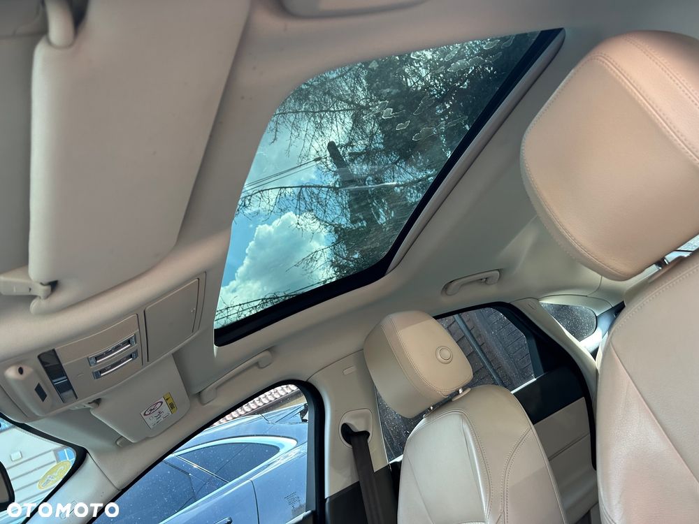 Jaguar XF 20d Portfolio - 12