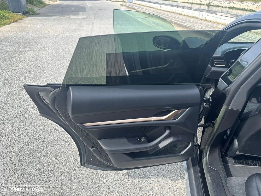 Porsche Taycan Cross Turismo 4 - 20