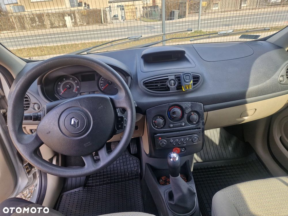 Renault Clio 1.4 16V Emotion - 6