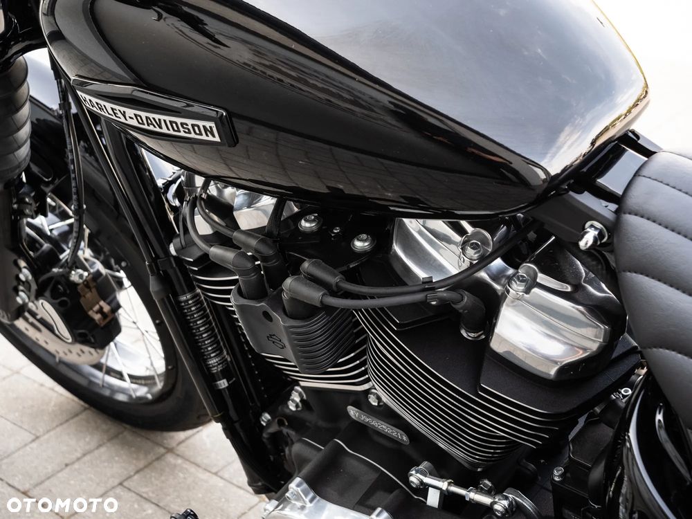 Harley-Davidson Softail Street Bob - 19