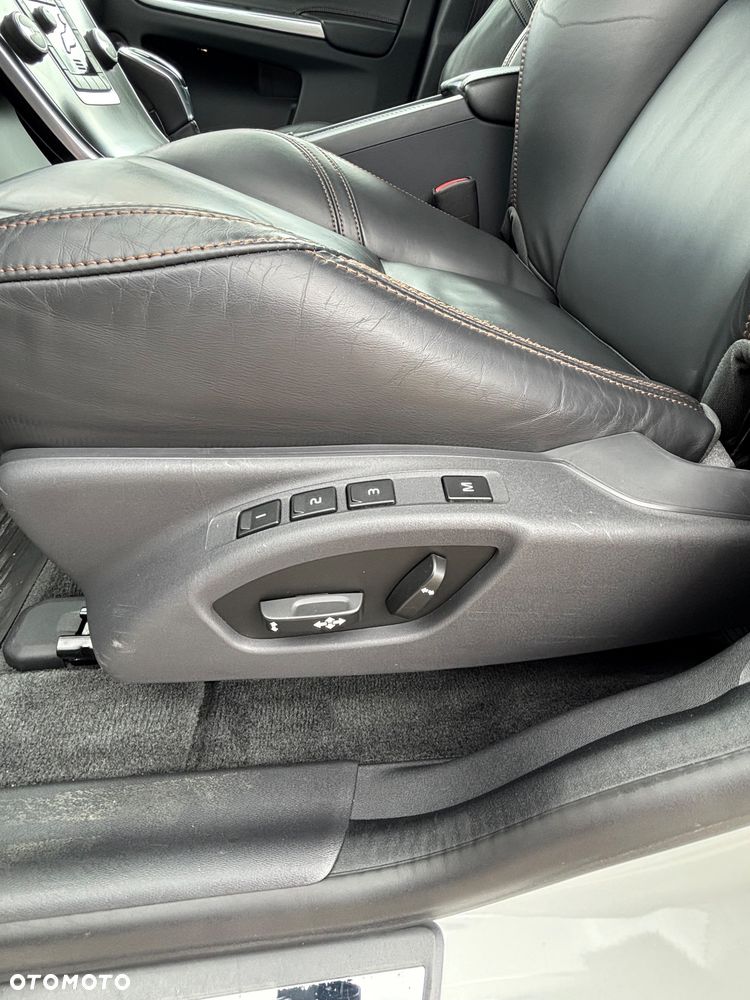 Volvo XC 60 D4 AWD Momentum - 2