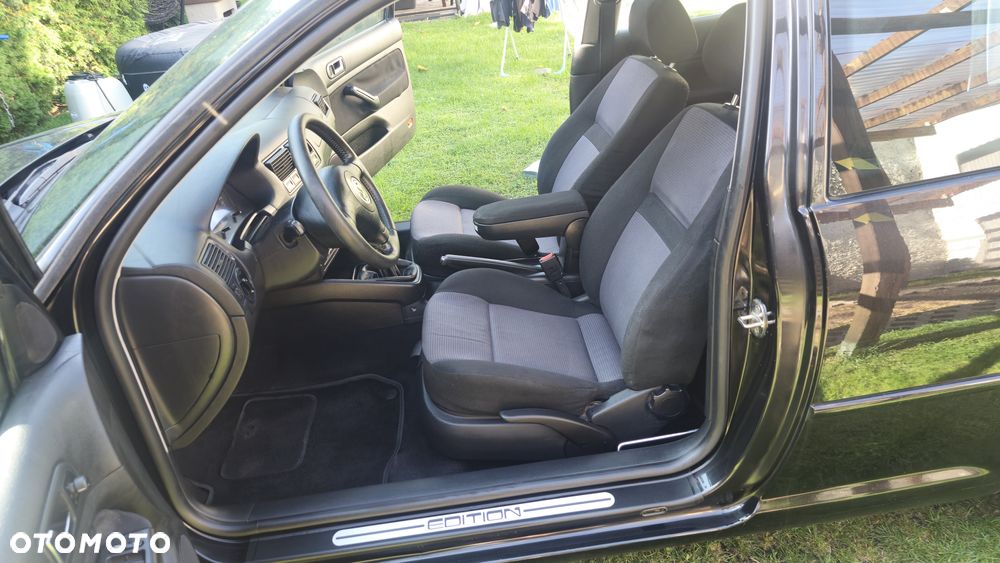 Volkswagen Golf - 10