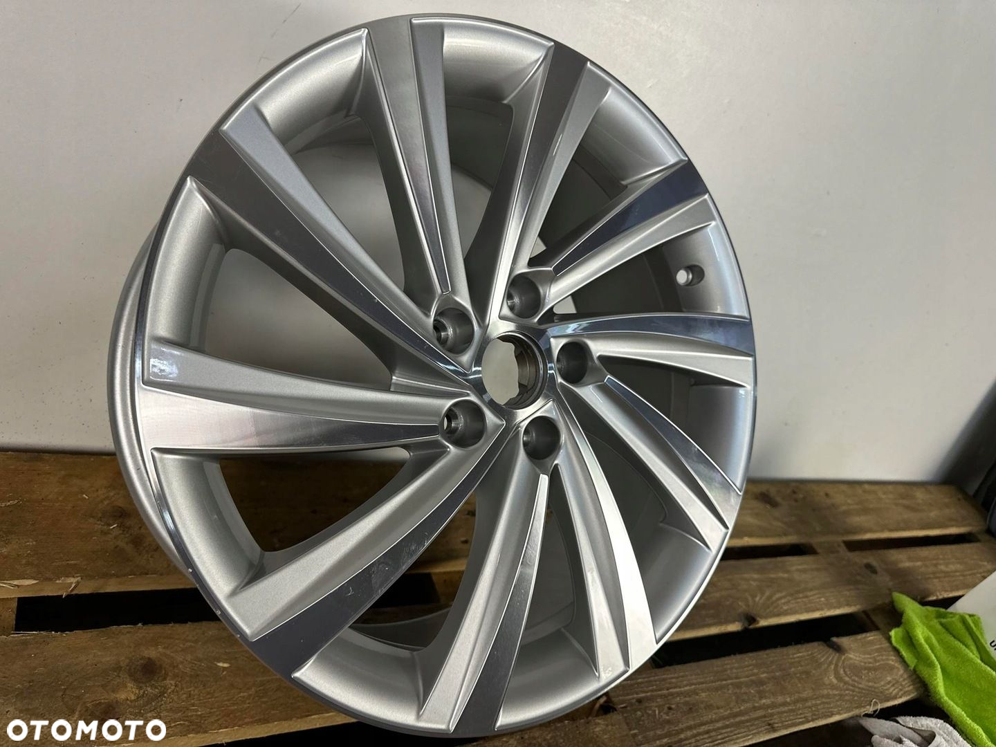 FELGA ALUMINIOWA SKODA OCTAVIA IV 4 5E3 18" 7.5 5E3601025J CALA LADNA ORG - 3