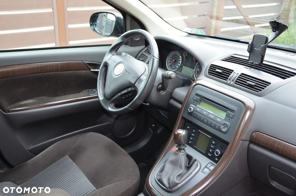Fiat Croma 1.9 JTD Emotion - 10
